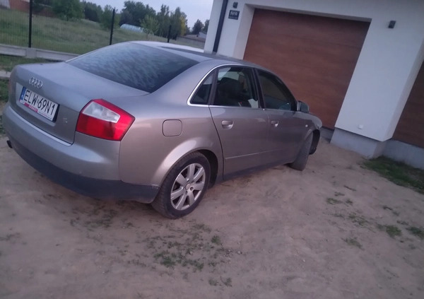 Audi A4 cena 5200 przebieg: 265000, rok produkcji 2002 z Sochaczew małe 56